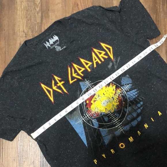 Def Leppard T-shirt - Picture 3 of 7
